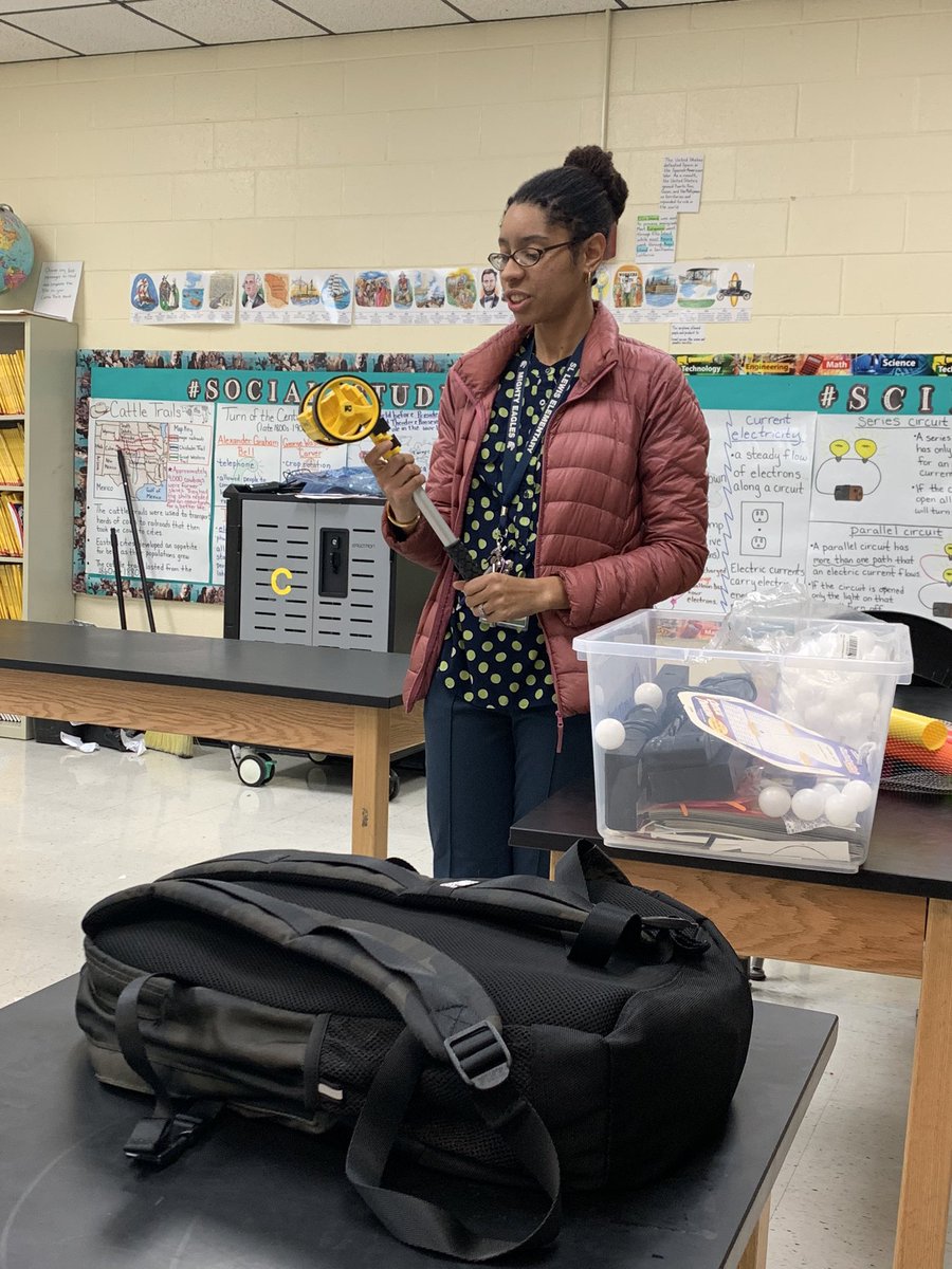 CallMeDrB's tweet photo. @Clemmontine offered an optional Targeted Science and Social Studies PD!!! These 4th grade teachers left energized and with ideas and resources that will help take their lessons to soaring heights!!!  #ScienceVibes #TeacherLeaders #WeRiseTogetherSLLES @DrLett_SLLewis @STEMSLC https://t.co/AmOdyZ0k9c