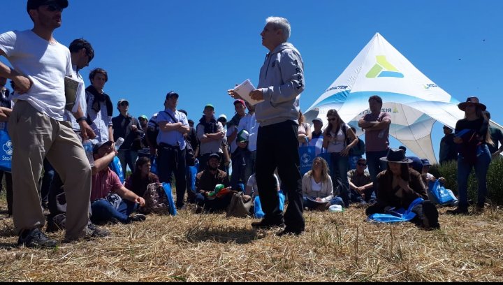SandinGabriel's tweet photo. Hoy disfrutamos una gran UPA de @aapresid #RegionalJMF 
Productores, estudiantes, empresas, @fcabalcarce @INTABalcarce , amigos y un gran cierre de Marcelo Carmona
#JuntosSabemosMas https://t.co/aOGMxqiqd2