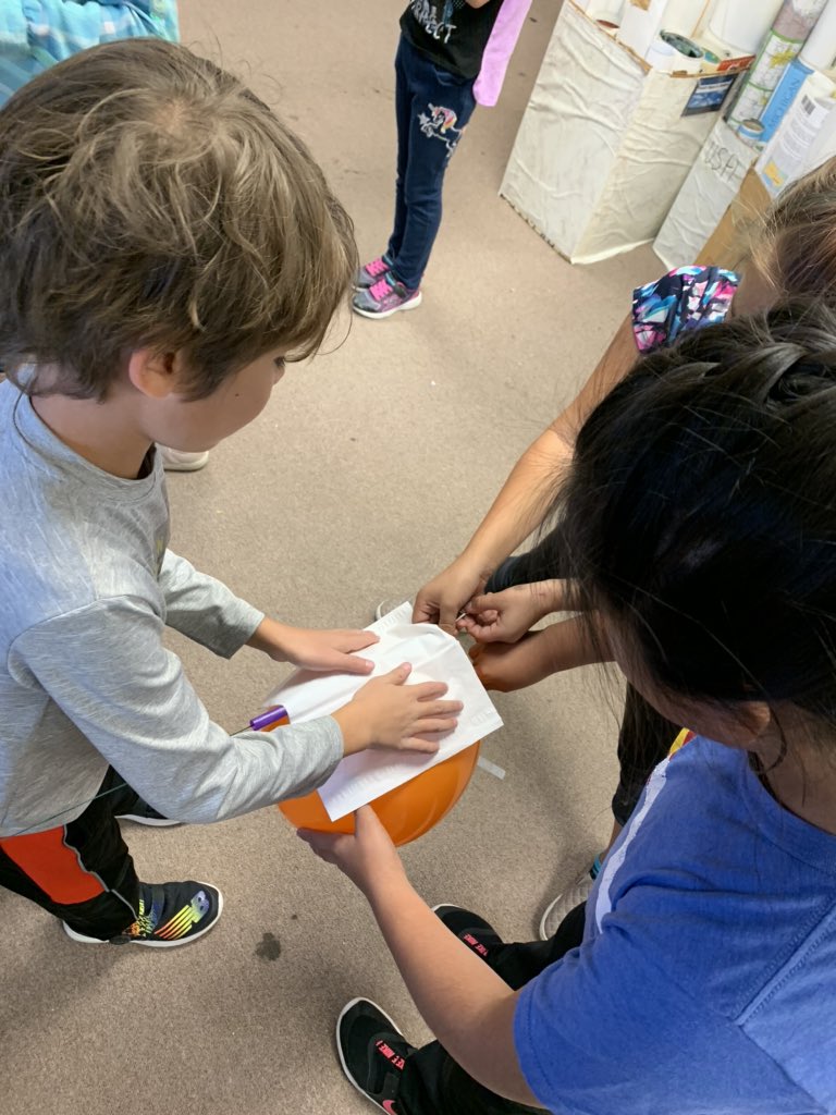 ErieStem's tweet photo. 3-2-1 #NewtonsLaws!  K-5 Ss testing and experiencing how ALL 3 are in action with this one teamwork-heavy, super-fun balloon rocket lesson. #MorePhysics #BuildingBlocksOfScience #SomeThingsRequireYourTongueStickingOutToWorkRight #ErieExcellence https://t.co/OL2gqRpfzE