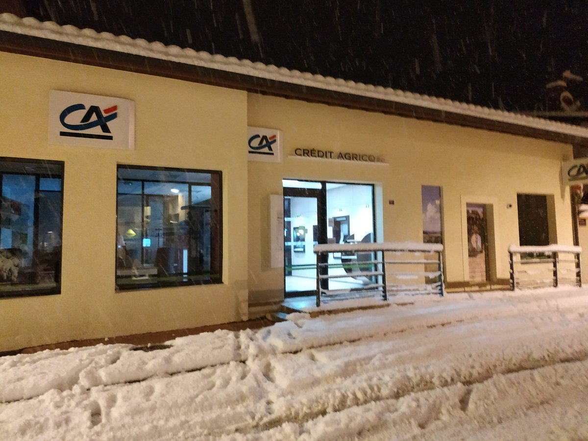 Soirée de lancement de la nouvelle agence du <a href="/ca_centrest/">Crédit Agricole Centre-est</a> de St Laurent de Chamousset.Merci aux clients , administrateurs, collaborateurs et collègues qui ont répondu présent malgré la❄️.Plus qu'une agence,un lieu de vie ouvert à tous <a href="/MarcBalas/">Marcela Balaski</a> <a href="/Zozolazarevic/">LAZAREVIC Zoran</a>