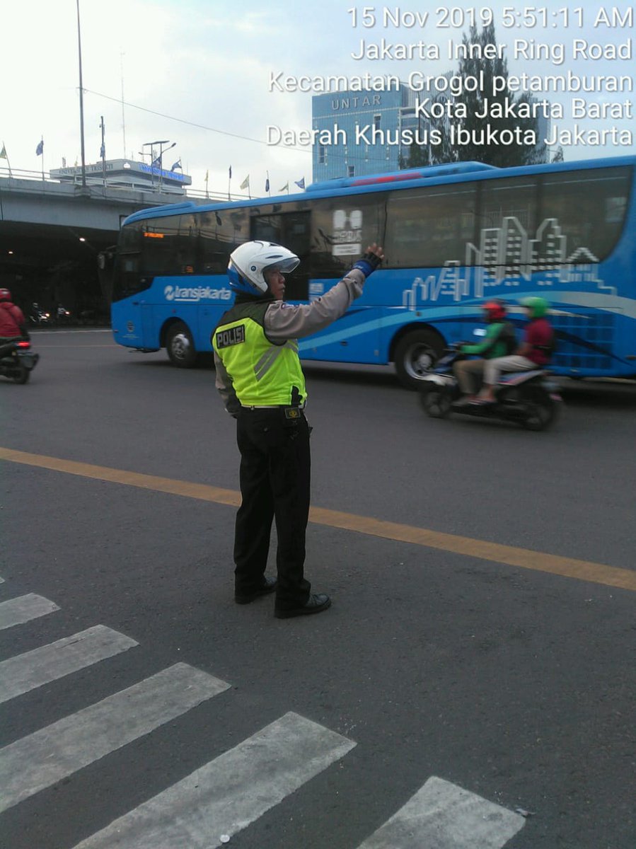 06.08 Situasi lalin di Tl. Grogol Jakbar terpantau ramai lancar