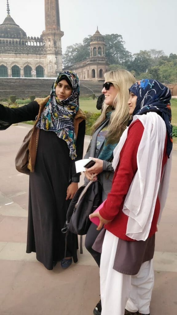 IndiaUpClose1's tweet photo. MUST-READ before taking a trip to India. Don't let yourself be surprised. Have the proper selfie etiquette in India to avoid mishaps. #india #selfieetiquette #travel #travelindia  https://t.co/5BbdhenAFy via @IndiaUpClose1 &amp; @Honeybirdtravel https://t.co/Y0Ry8sTTck