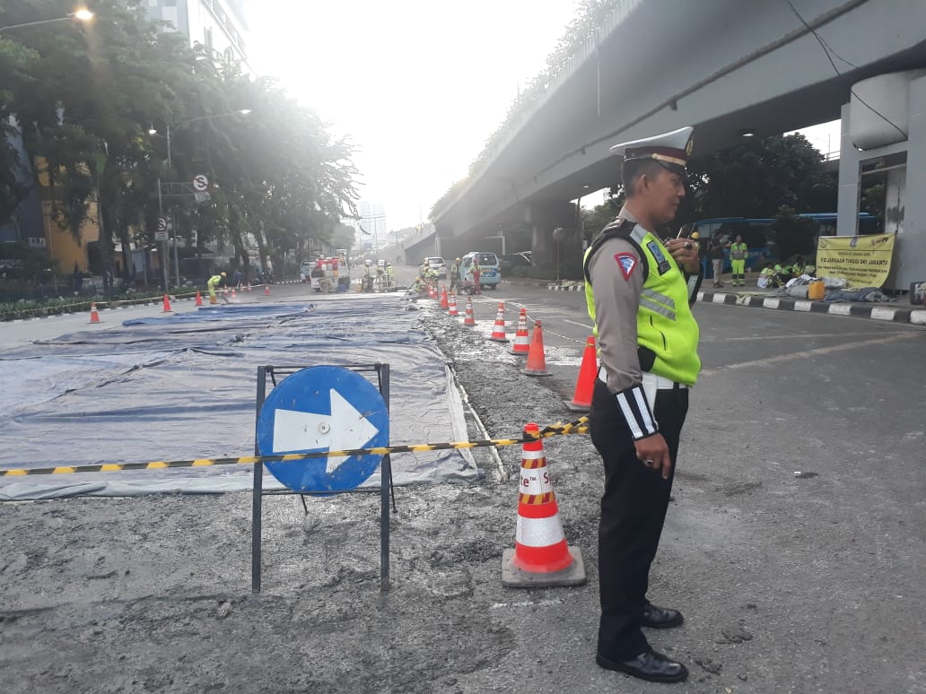 06.24 Imbas pengecoran jalan di Tl. Pancoran Jaksel, lalin Pancoran arah Tebet & arah Cawang tersendat
