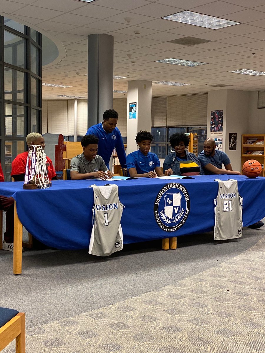 PHLATHLETICS's tweet image. #PHL 🏀🏀🏀
#wechooseSLPS ⁦@SLPS_INFO⁩