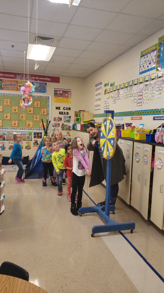 CarrieReynolds_'s tweet photo. It was an out of the blue day and many kiddos were able to spend the wheel. #mtfproud https://t.co/38AjqkWdlu