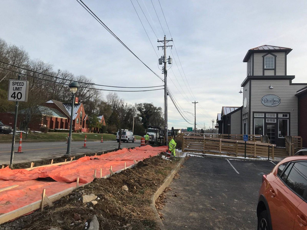 DeadLowBrewing's tweet photo. We've got some updates at #DLB!  This is our section of the Ohio River Trail. This bike path will eventually connect Lunken to Belterra. This section passes right outside our doors!

#dlb #deadlowbrewing #ohiorivertrail #queencitybike #cincinnaticycleclub #tristatetrails https://t.co/azkPfLu2yE