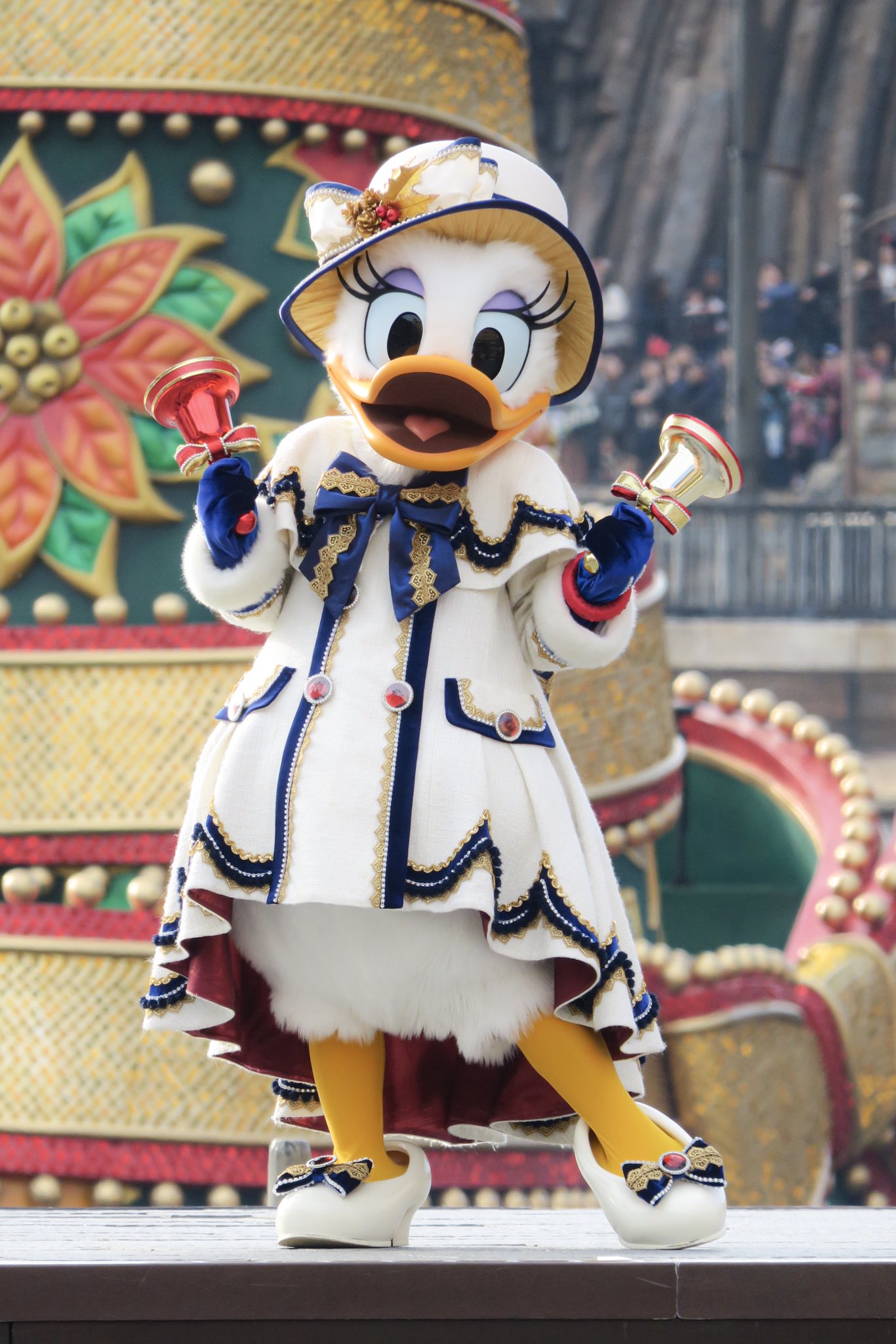 つっちー Dあか Twitter પર イツクリのベル持ちデイジー 可愛い W 今年 まだイツクリを見られてない そろそろ見たいところ W ディズニーシー イッツクリスマスタイム デイジー T Co Numdkahpz8 Twitter