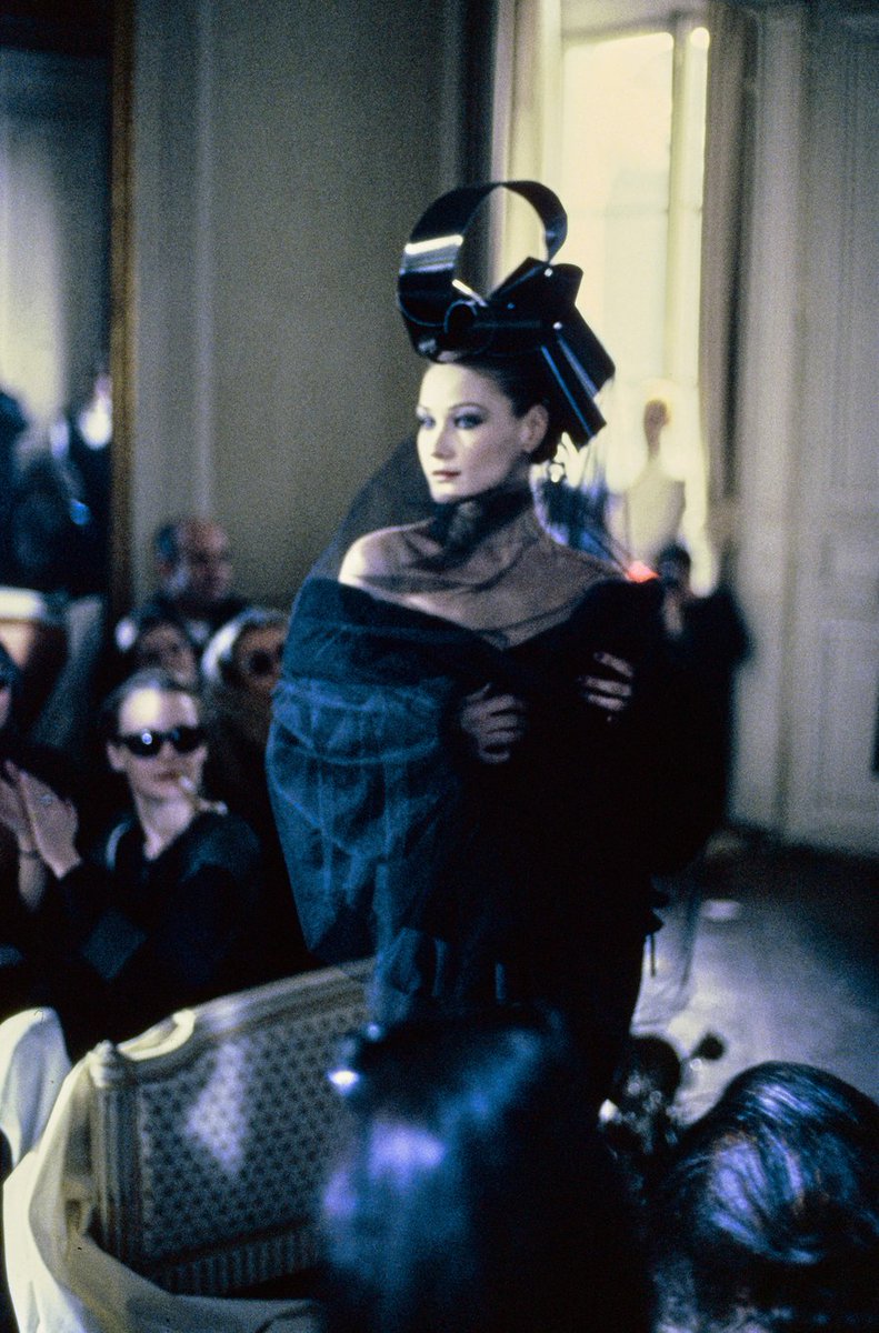 lunardeiity's tweet photo. John Galliano fw 1994 https://t.co/fcWdFWlmWY