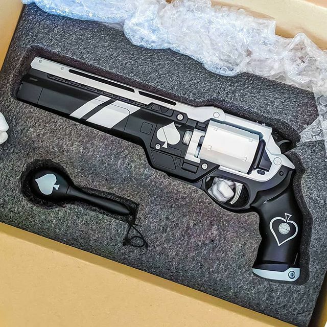 HalifaxReplicas's tweet photo. Delivered this Ace to it's new owner and her super cute new bub yesterday ♠️♥️ Eyes up little guardian.

Our store is currently closed and we're not taking new orders at the moment. 
#halifaxreplicas #propstothepeople #halifaxreplicants #destiny #destiny… https://t.co/pgmjyP0CjF https://t.co/HtzaGIBViB