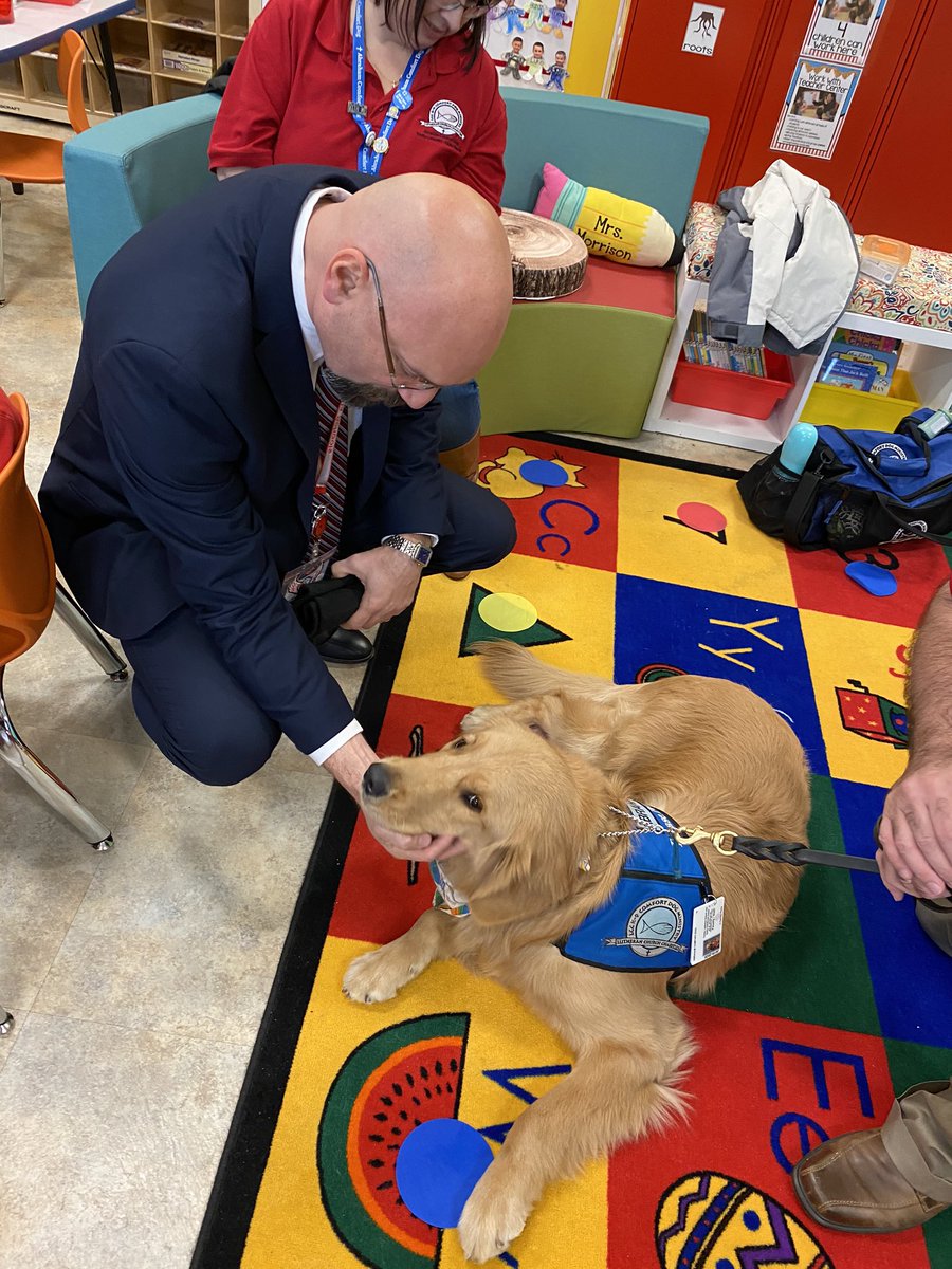 A wonderful time in Pre-K meeting Abraham Comfort Dog! <a href="/MineolaUFSD/">Mineola UFSD</a> #MineolaProud <a href="/NaglersNotions/">Michael Nagler</a>