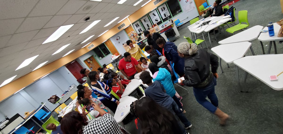 TemekaFreeman14's tweet photo. It's going down at #BrookviewES π₯π₯π₯. Tonight's our Math Parent Workshop! Our focus is to empower our families π¨βπ©βπ§π¨βπ©βπ§βπ¦ to support our πΆπ½ mathematicians... & that we are doing! #empowerfamilies https://t.co/DMezp6Gtb0