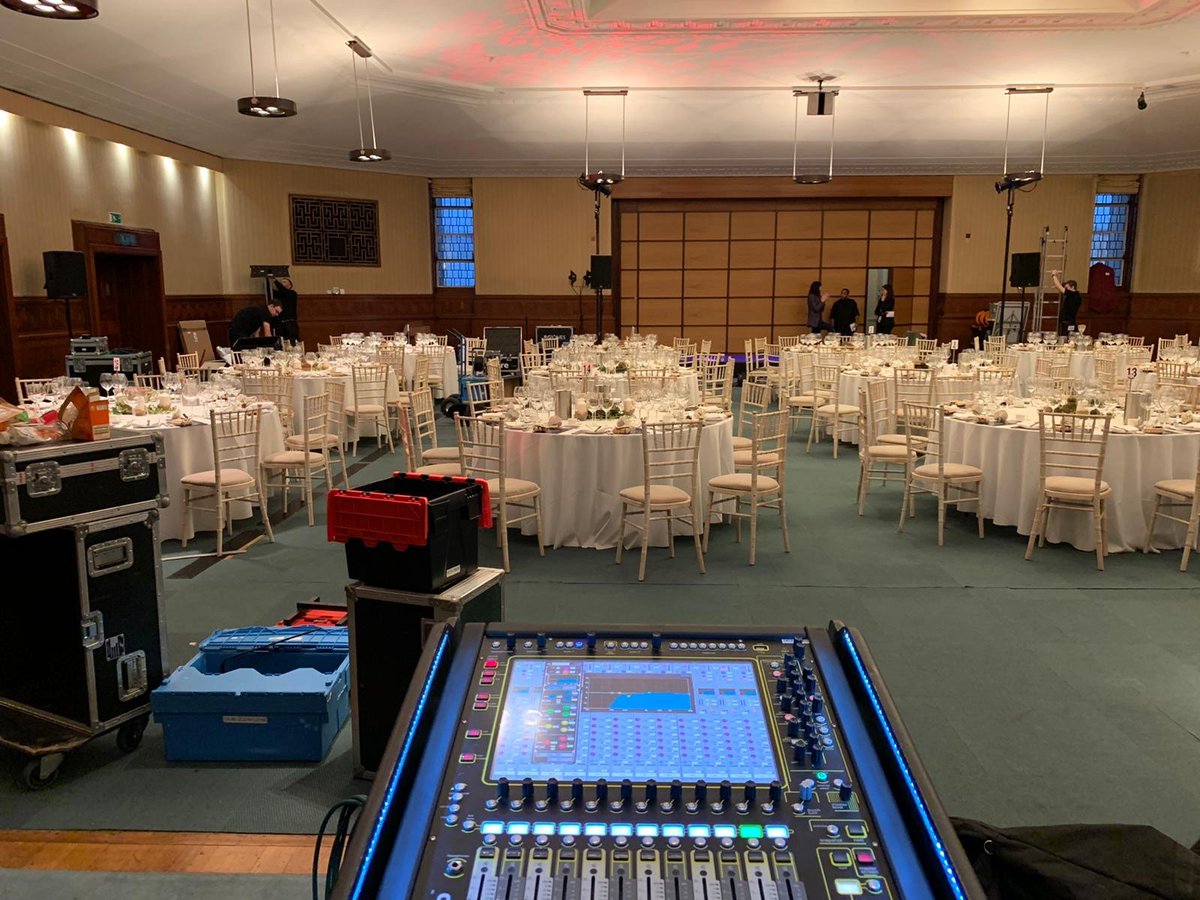 RGJonessoundeng's tweet image. “One feast, one house, one mutual happiness.” Gala dinner and auction @SenateHouseLib @DiGiCo_official #sd11 @MartinAudioLtd #DD12 #DD6