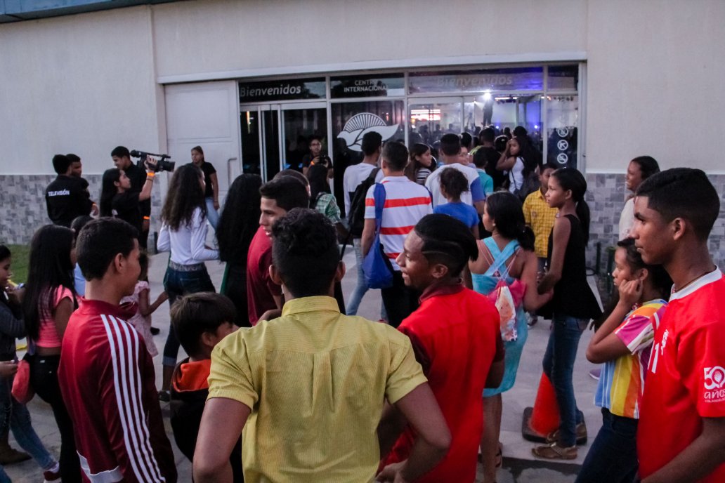 CMPGuayana's tweet photo. Así iniciamos nuestro primer día de congreso, dándole la bienvenida a los jóvenes de toda #CiudadGuayana #YvimosSuGloria #CongresoDeJóvenes https://t.co/4yeER8jPWp