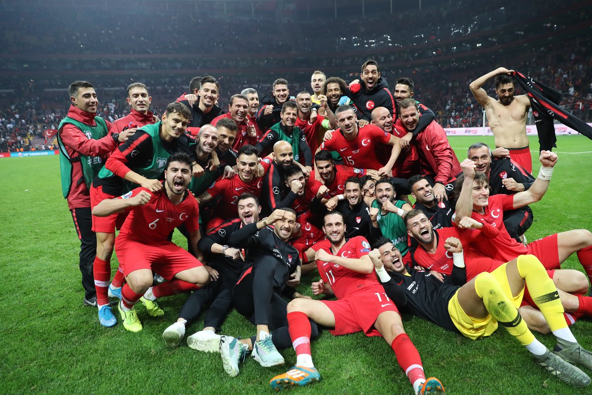 GÜNAYDIN 

#EURO2020Yolunda çok önemli olan 1 puanı da alarak finallere gitmeye hak kazanan Şenol Güneş ve talebelerini bir kez daha kutlamak gerekir.

Tebrikler #millitakim 
🙋🏻‍♂️🐞😊☕️