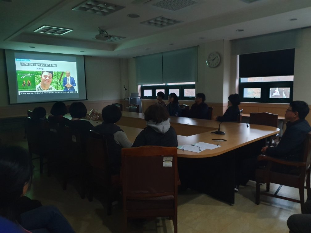 luxurymushroom's tweet image. 11.15 (금) 9:00~10:00
#버섯연구소 에서는 #장애인식개선교육 을 실시하어 장애인 유형별 에티켓, 사례 등에 대하여 알아보았습니다. 더불어 다함께 살아가는 사회가 가장 아름답습니다.🙂❤