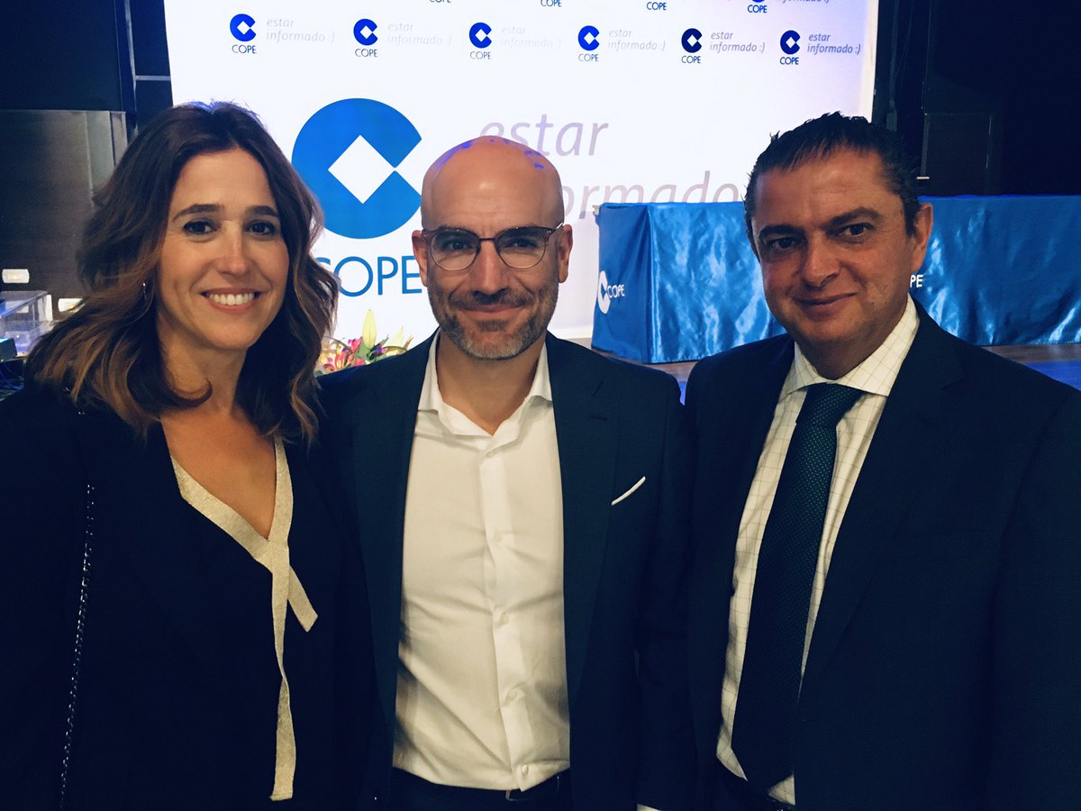 rosaromerocr's tweet photo. 🎙Enhorabuena a @CopeCR por tan magníficos reconocimientos y a todos🏆por hacer tan grande a nuestra tierra. #XVIPremiosCope @aytomalagon @NEXTER_CELIMASA @infoFERIMEL @Asf_Vicalvaro @agusduran #HermanitasAncianosDesamparados @Comunitelia @playamonte 
#FermínyCarlos @CTA_FFCM https://t.co/9m0iXllMum