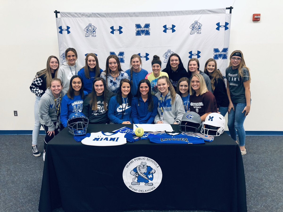 coachstrack9's tweet photo. So proud of my girls @KoriDane and @ishmael_jessie for deciding to continue their softball careers with two great programs! 🖤💙 https://t.co/SVCSZ5ZHnm