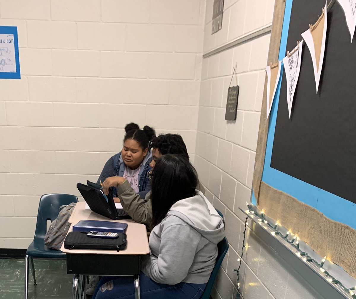 DanielleLaChan5's tweet photo. Small groups working together to review. Who says learning can’t be fun? Love the collaboration and team work! @ENunnallyEdu @SHS_HCS @HenryCountyBOE @TheHenryHerald #EnsuringReadiness https://t.co/vYqF6HcLES