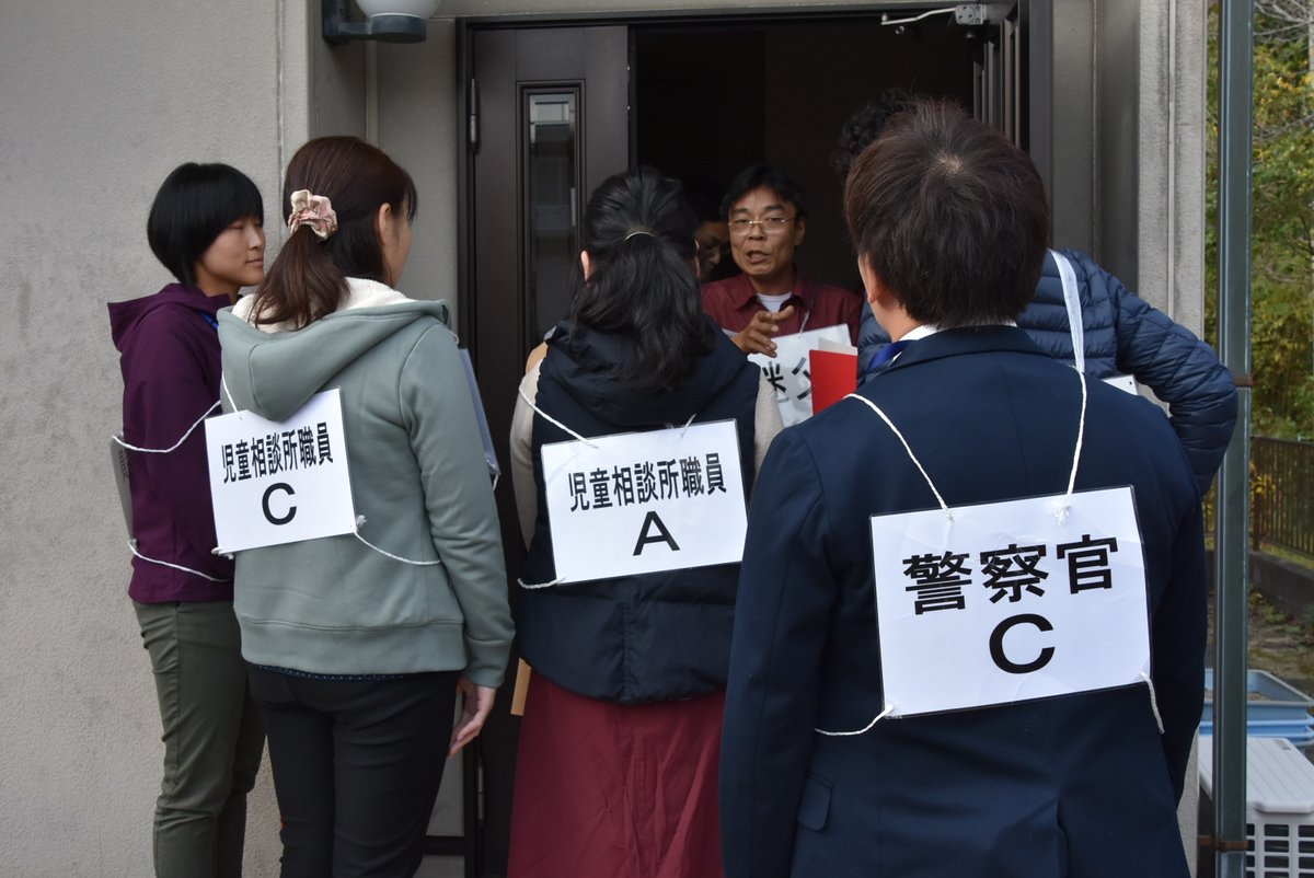 愛知県警察広報課 בטוויטר 少年課 緊迫した訓練の様子をダイジェストでご覧ください 訓練場所は愛知県警察学校内にある 模擬家屋 です 入校中の警察学校生が現場さながらの訓練を見学しました 愛知県警察広報課 בטוויטר 少年課 緊迫した訓練の様子をダイジェストでご覧ください 訓練場所は愛知県警察学校内にある 模擬家屋 です 入校中の警察学校生が現場さながらの訓練を見学しました