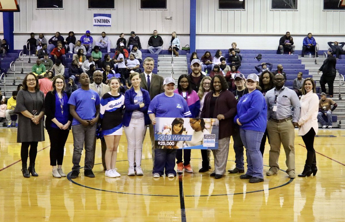 EJHSBulldogCtry's tweet photo. Proud recipients of $25,000 through the America’s Farmers Grow Rural Education Grant! @suptking https://t.co/TqeJ56YZ8q