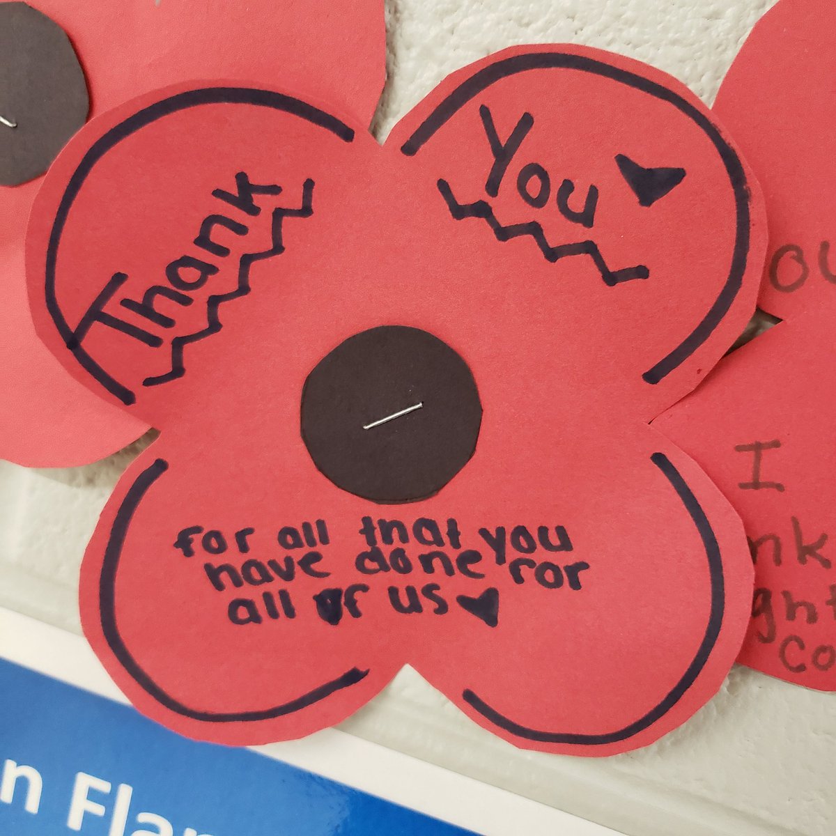 BetsyLewis4's tweet photo. FACS students thanking those who served our country on Veterans Day. @powhatanms #LoveOurVeterans #lovepoppies #InFlandersFields https://t.co/w0FD7Svnmi