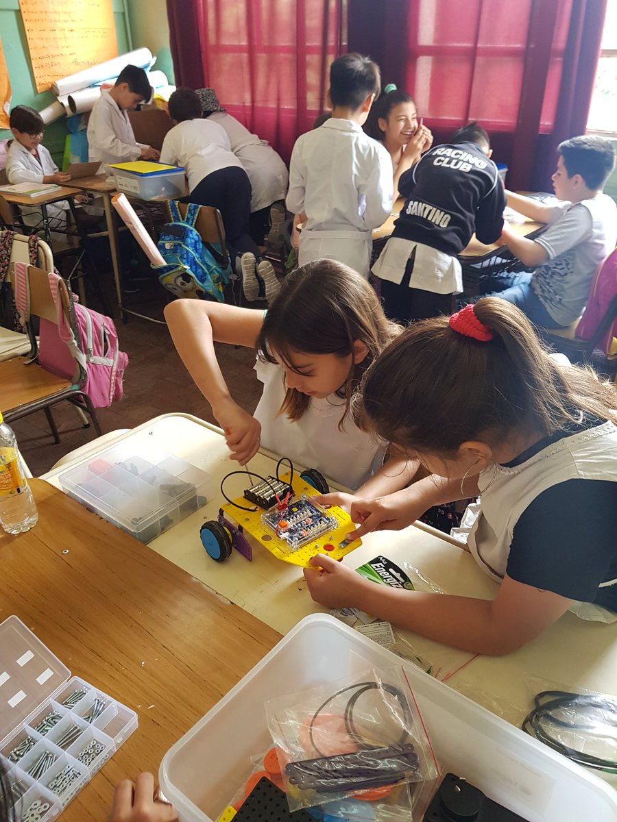 baedurobotr13's tweet photo. #Pergamino
Los chicos de 5D escuela EEP4 armaron su primer #robot.
Felices de incorporar nuevos conocimientos. 🤖⚙️🔧💻💪🏻

#Programación #Trabajoenequipo 
#Robotica #PPRE
@BAConectados https://t.co/66og7tpDSm