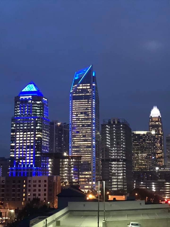 Lgndofthestar's tweet image. I'm loving the Charlotte skyline tonight for World Diabetes Day! #WDD #JDRF #typenone #DiabetesAwareness