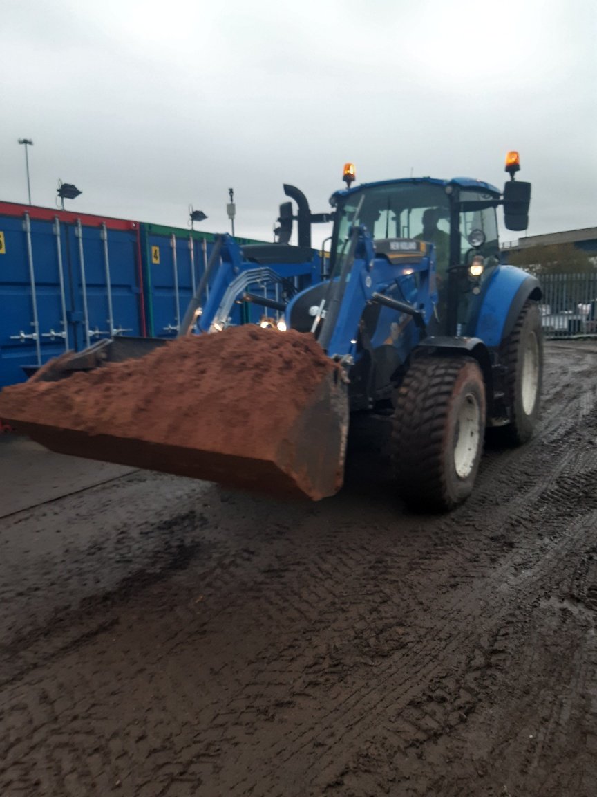MyDoncaster's tweet photo. A big THANK YOU to all the staff who have volunteered to fill sandbags over the last few days.

It's been an incredible effort from everyone!

💪👏 https://t.co/Nm8qHcrZdX