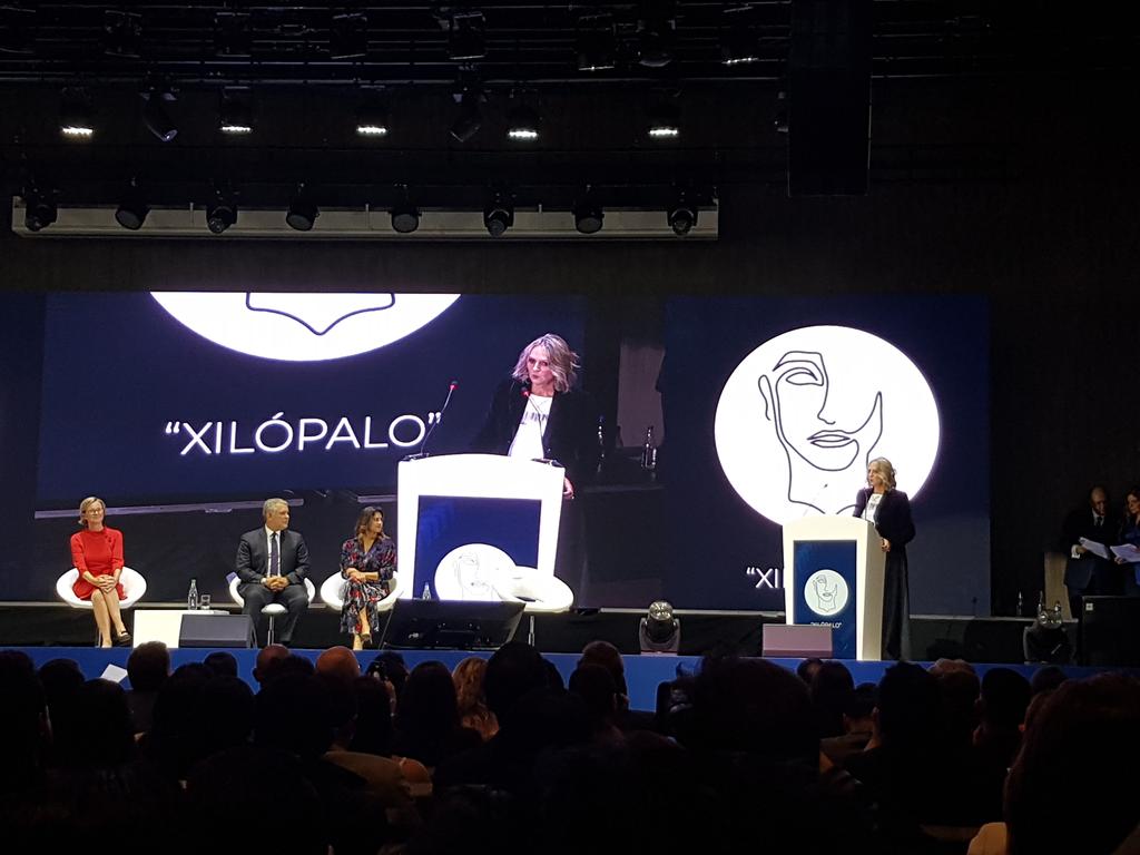 AreaDigitalTad's tweet photo. Emocionante discurso de agradecimiento @adrianabernalk, presidenta y fundadora de @kienyke #SomosDigitales #PremioNacionalPeriodismoDigital #EconomiaNaranja @Utadeo_edu_co @ComSolUTadeo https://t.co/tJJFOWps9K