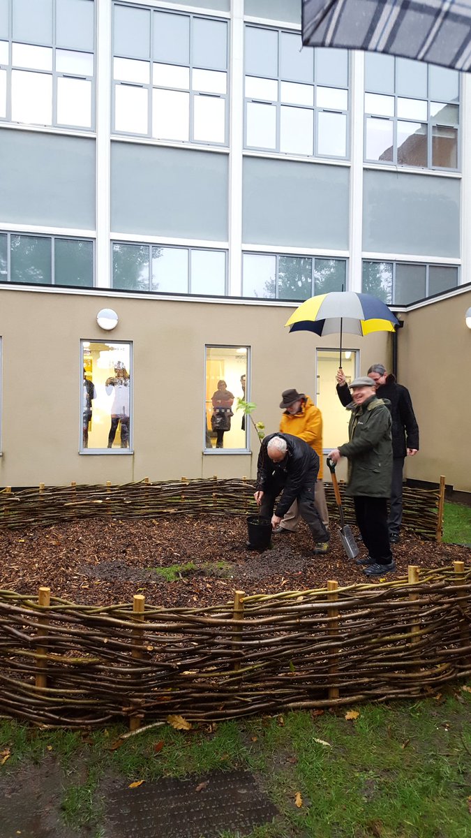 DavidNSibley's tweet photo. Some highly decorated people planting a apple tree with superb Newtonian genetics @lboro Maths. @ICMM_Lboro @LboroScience. https://t.co/2vS1x4dqun