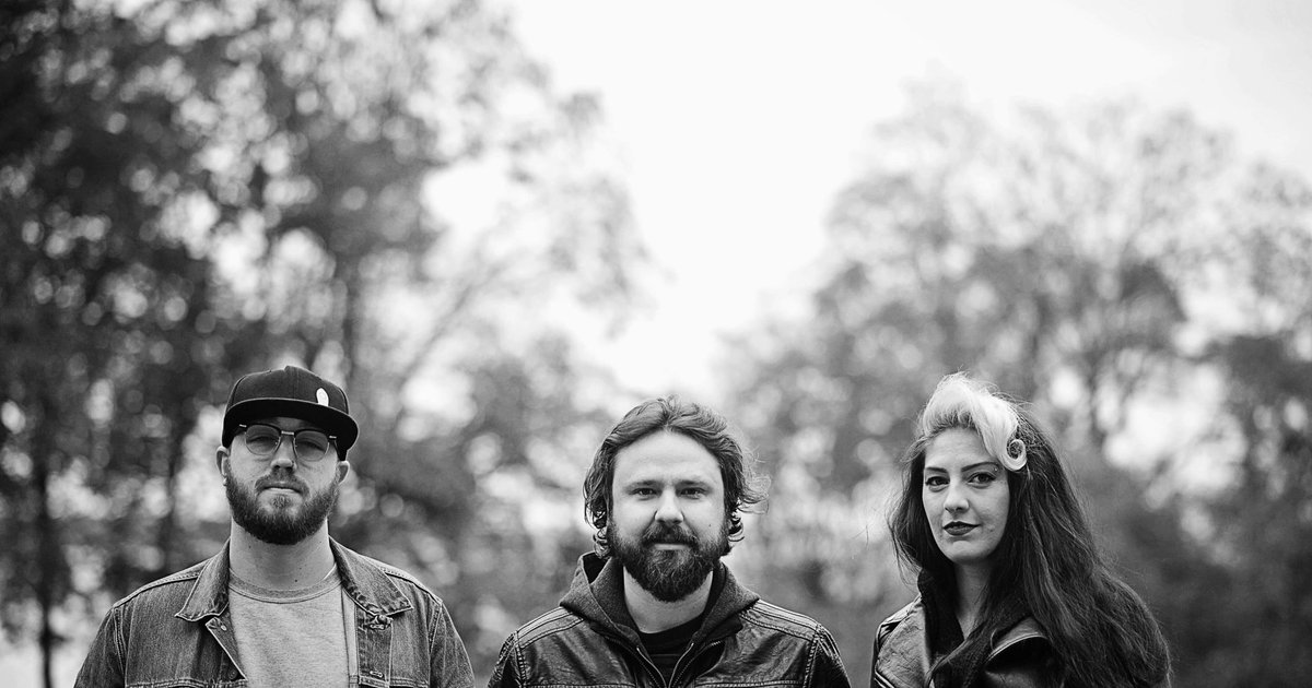 Another band photo that I took this past weekend! ©️sgwillsphotography musicians: <a href="/mattyfxsimpson/">Matty Simpson</a> and <a href="/thebassmachine/">Justine Fischer</a> #band #musicians #guitarist #bassist #drummer #HamOnt #localband #rockmusic #music #sgwilllsphotography #bandphotographer
