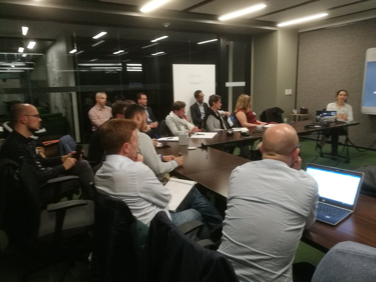JeMaChPro's tweet photo. The Emba @audencia end their day by a presentation of LinkedIn. https://t.co/5qYjNMUH3s