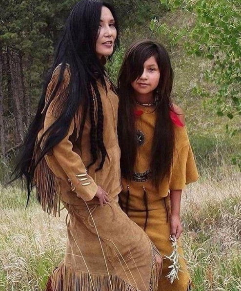 WelcomeNative's tweet image. &amp;lt;3 Admire someone else’s beauty without questioning your own. #beautifulwomen #nativewoman #nativeamericanwoman #NativeAmericans  #welcomenatives