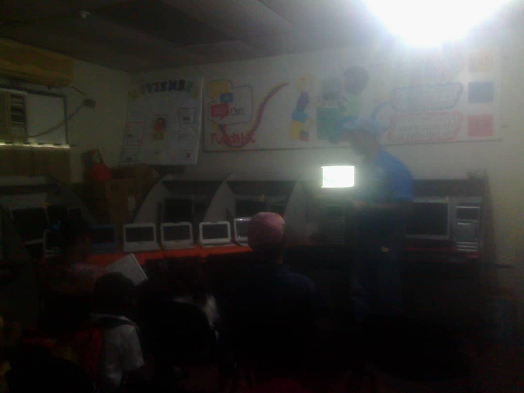 cbityarveroes's tweet photo. En el CBIT "José J. Veroes", se realizó abordaje del reconocimiento de la UNESCO al Proyecto Educativo Canaima, con la participación de las Fuerzas Vivas de la Comunidad de Farriar, Estudiantes, Padres y Representantes. https://t.co/hoCz5cmC9d