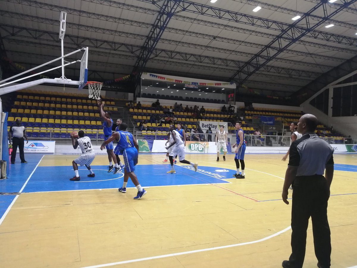 2do periodo en Quibdó
<a href="/CimarronesChoco/">Cimarrones del Chocó</a> 43 - 30 #PiratasBogota
Estadística en vivo fibalivestats.com/u/LDT/1453230/