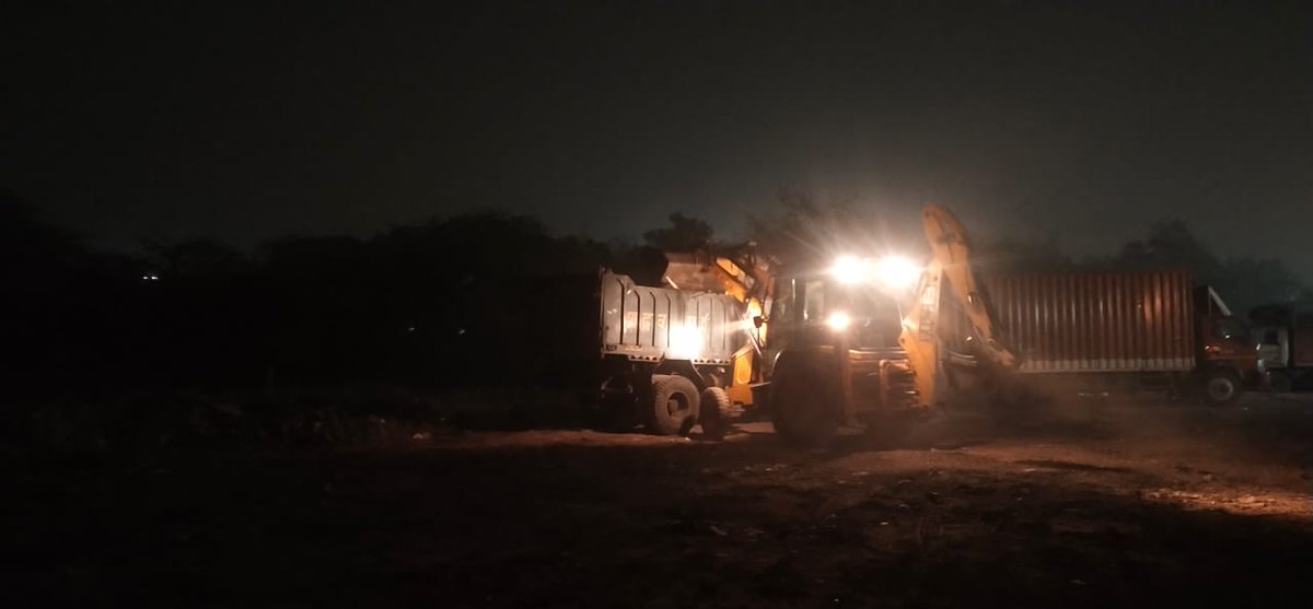 Removal of C&amp;D waste from Patparganj Industrial area to control pollution done by DSIIDC