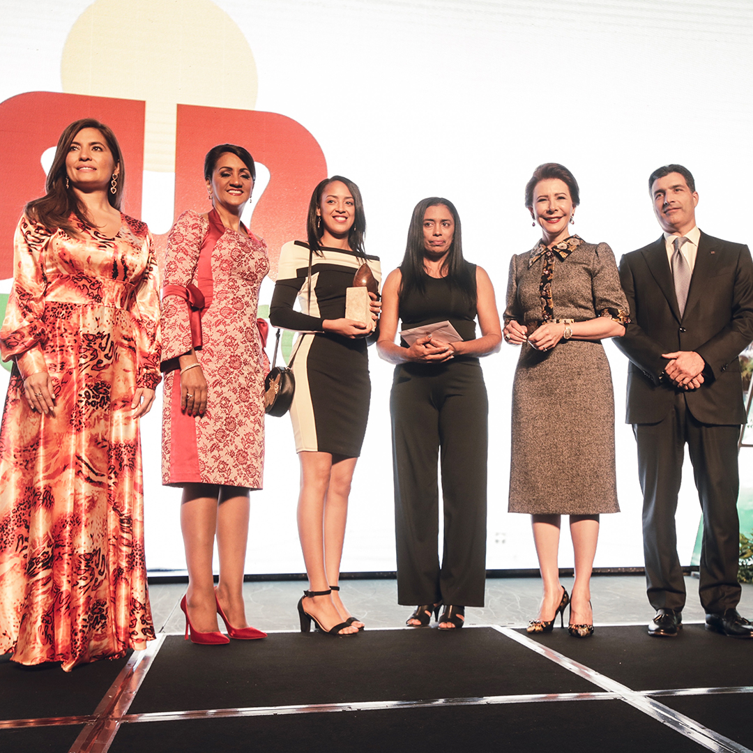 SurFuturo's tweet photo. El premio Padre Louis Quinn es otorgado a La Fundación Iluminando Corazones Necesitados por su iniciativa “Programa de Agua, Saneamiento e Higiene (WASH) - Water, Sanitation & Hygiene”
¡Muchas felicidades!
#SurFuturo #PremioEcológicoALaSiembraDeAgua #PESA2019 https://t.co/dZg8Ty9FoC