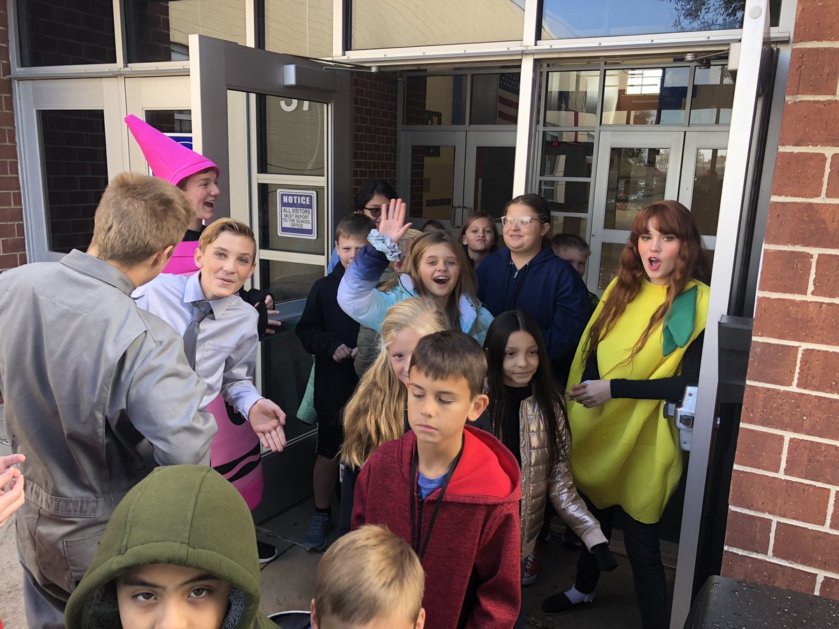 dvonne_ray's tweet photo. Thank you MHS for entertaining our kiddos!! We all LOVED seeing Junie B. Jones! #misdproud #mpempowered https://t.co/Bfyy427gkT