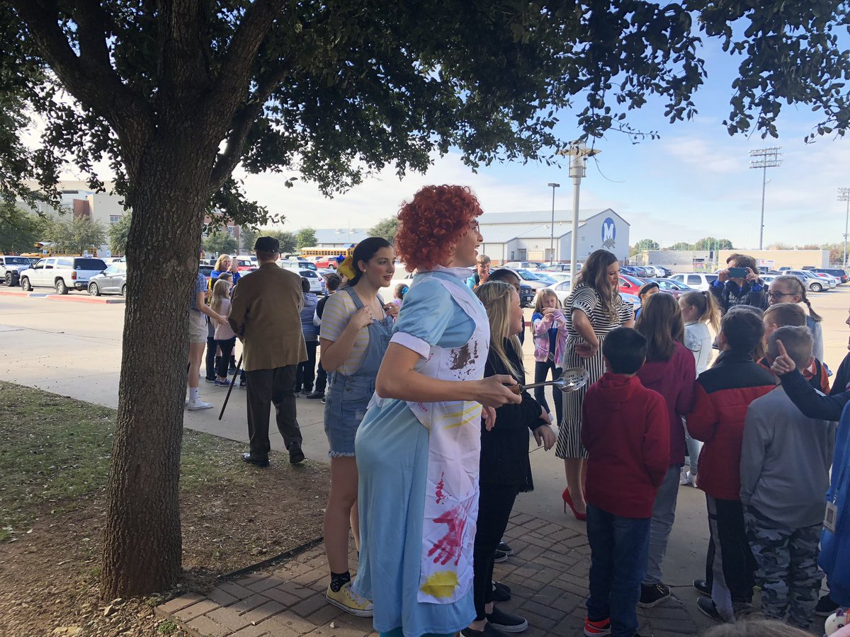 dvonne_ray's tweet photo. Thank you MHS for entertaining our kiddos!! We all LOVED seeing Junie B. Jones! #misdproud #mpempowered https://t.co/Bfyy427gkT