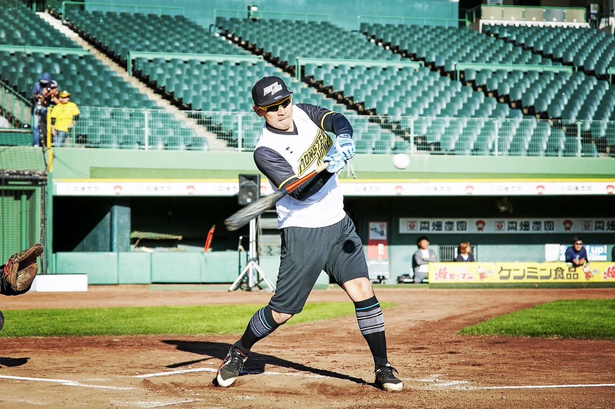 MonsterHomer's tweet photo. 神戸大会チャンピオンの桜井広大選手のバッティングフォーム。
噂によると、入念な事前練習をしてきたとか!!
本番ではしっかり軟式球にアジャストしてくれました！
プロの技はさすがの一言!!

#monsterhomer 
#モンスターホーマー 
#ホームランダービー 
#ホームラン競争 
#桜井広大
#阪神タイガース https://t.co/NglllDX2ZM