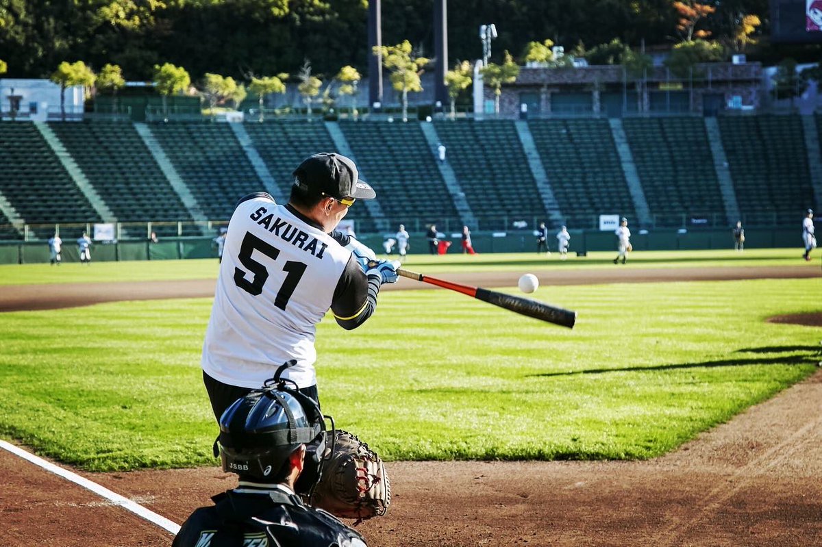 MonsterHomer's tweet photo. 神戸大会チャンピオンの桜井広大選手のバッティングフォーム。
噂によると、入念な事前練習をしてきたとか!!
本番ではしっかり軟式球にアジャストしてくれました！
プロの技はさすがの一言!!

#monsterhomer 
#モンスターホーマー 
#ホームランダービー 
#ホームラン競争 
#桜井広大
#阪神タイガース https://t.co/NglllDX2ZM