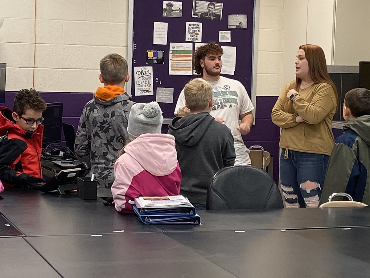 We had visitors in the <a href="/BulldogsKHS/">Kearney High School</a> KHS-TV studio &amp; control room. The <a href="/KearneyMOEdu/">Kearney School District</a> LENS students are working on newscasts &amp; came to learn how we produce a show each day. We ❤️ed having them here &amp; hope to see them on KHS-TV again in a few short years. 😉 #TeamUpKSD #BeABulldog