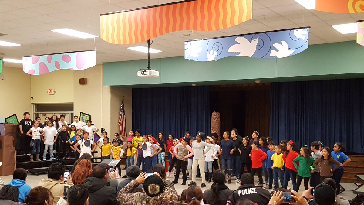 MsNBurr's tweet photo. Ahoy, mateys! #Pirates set sail @ Thompson Elementary tonight and the scurvy dogs survived the rollicking sea. Watch out for the King of the High “Cs”! #WeAreAldine #ThompsonMusic @ThompTigersRoar @AldineISD @aldinefinearts https://t.co/t3gSrQBpYa