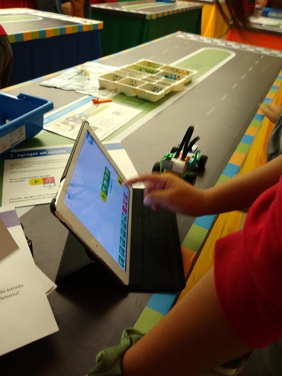 ApiSecLEARN's tweet photo. Tuvimos la oportunidad de acompañar a cientos de niños reprogramando su mundo en el primer #RECODEMty
Gracias al equipo de @LEGO_Education por invitarnos.
#LEGOConfidence #wedo20 #coding @LEGO_Group https://t.co/iOpC5oHPz4
