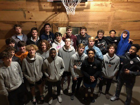BeardenHoops's tweet image. What a great event for the @BeardenHoops team tonight! An early Thanksgiving Feast courtesy of the Shomakers @JanetShomaker and the all the Bulldog Boosters!! #manyhandsmakelightwork