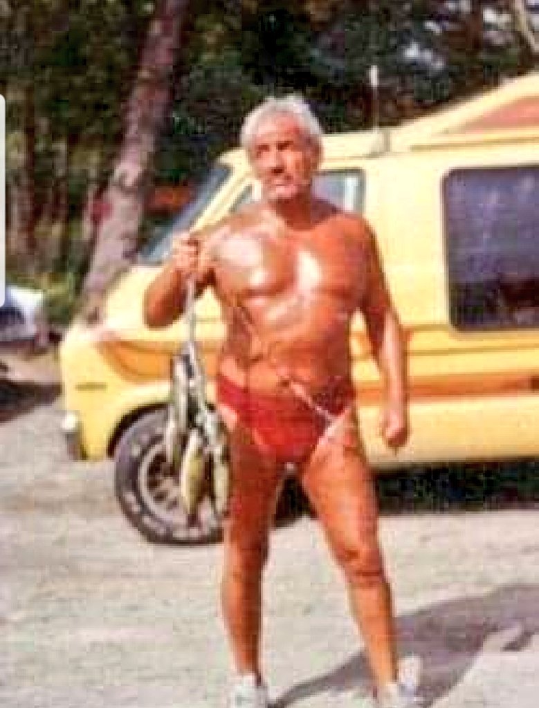 BradfeltyFelty's tweet photo. #theoriginalsheik #edfarhat with a stringer of fish and a convertion van. And he's here to steal all your women. #nwa #njpw #ajpw https://t.co/7CdgKcFrsA