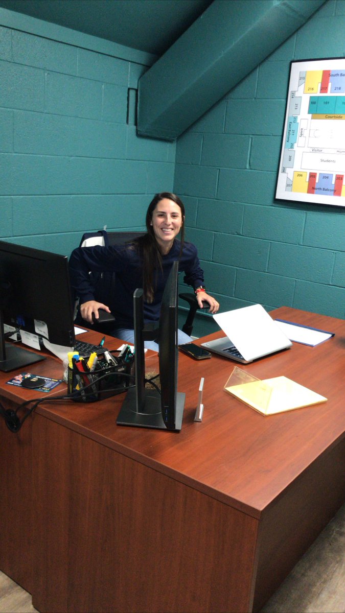 UNCWsoftball's tweet photo. Welcome back Swaggy K. @kel_c7 is now a @UNCW_Sportstix Intern all while completing her Masters. We know you will work hard and we are excited you’re back! #uncwalumni #seahawksoftball https://t.co/s2Szso6zEJ
