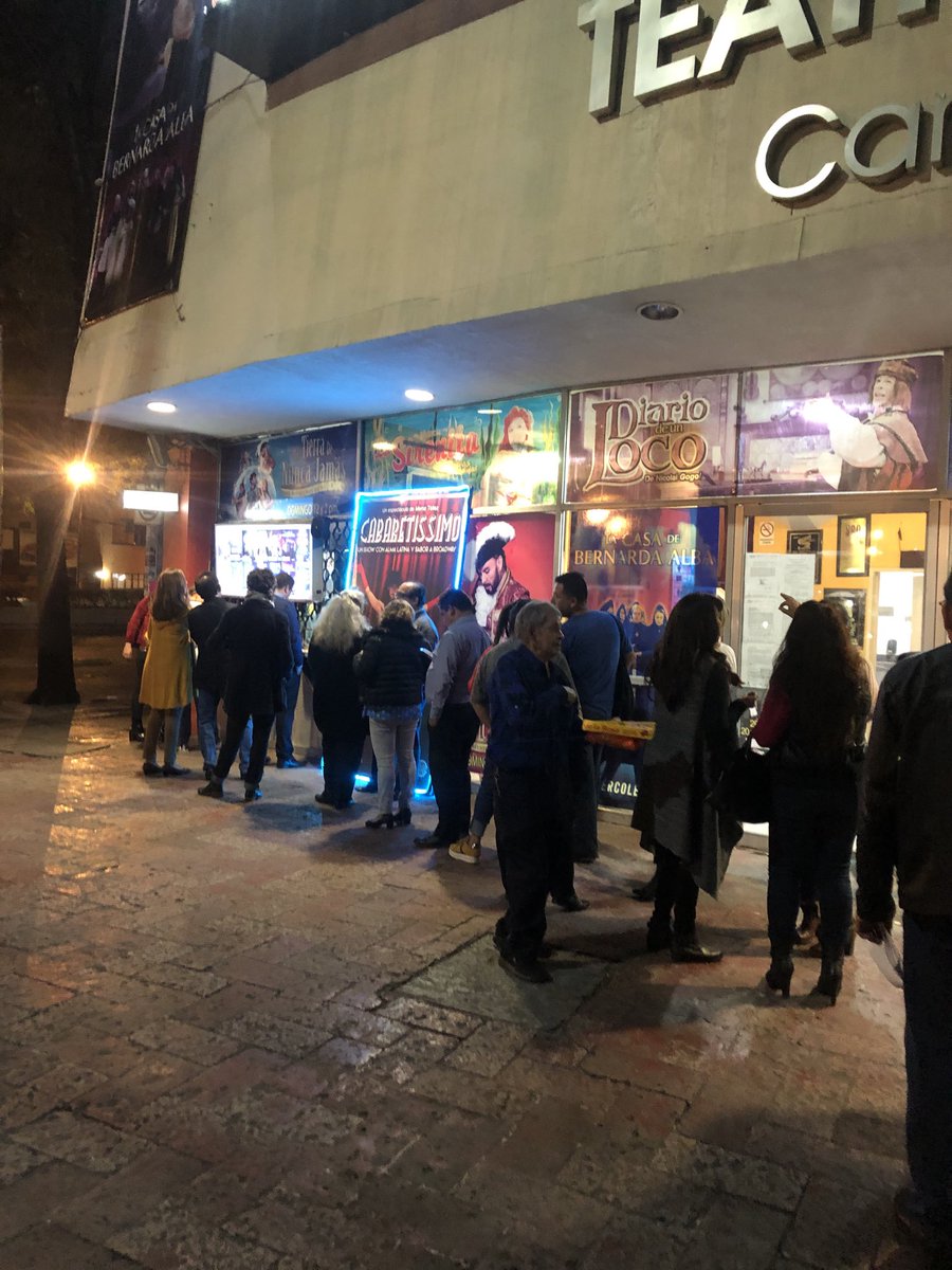 MMemoTellez's tweet photo. La fila para ver ⁦@cabaretissimo⁩ ⁦@Teatro_Tepeyac⁩ https://t.co/FzuNqWc1Xu