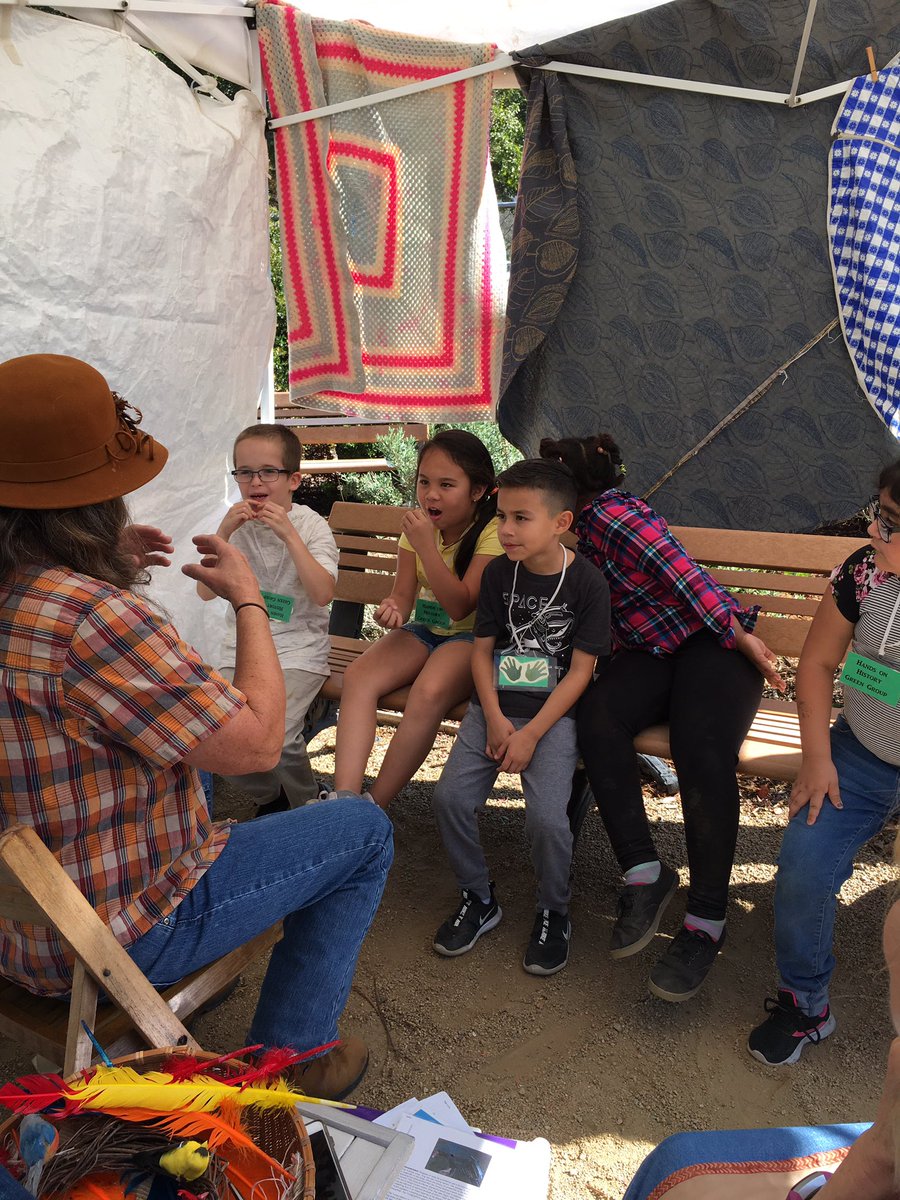 Ss had such fun learning how children lived 100 years ago in San Marcos.<a href="/LMA_SMUSD/">La Mirada Academy</a> <a href="/mrsnavarro2/">Mrs. Navarro</a> #learningtogether #learningisfun