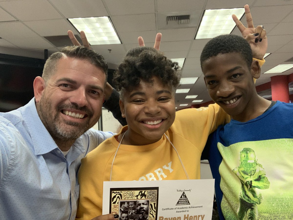 VistaverdeMs's tweet photo. Vista is proud to recognize two future black leaders at our African American Advisory Council awards tonight! Congrats to Rayven and Nelson! #vvms #allsmiles #cougarsontask https://t.co/sGsQyfTHcj